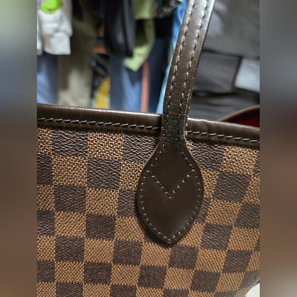 Louis Vuitton Neverfull MM - Picture 9 of 17